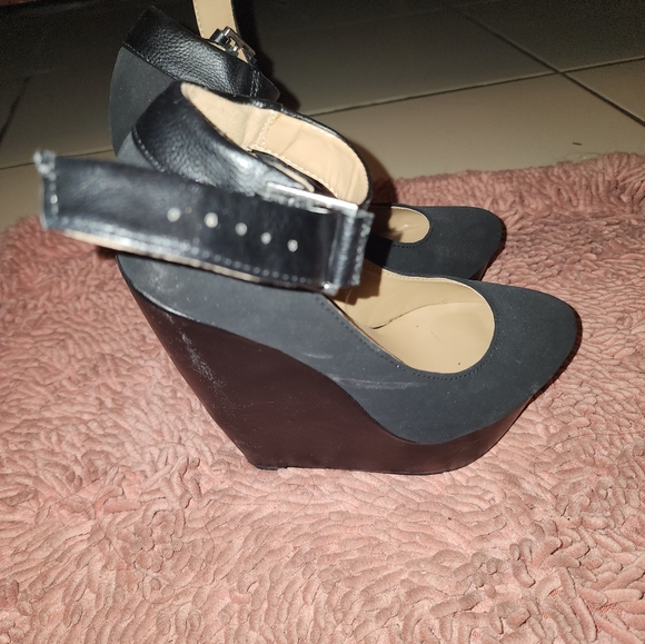 Platform Shoes - Picture 3 of 4